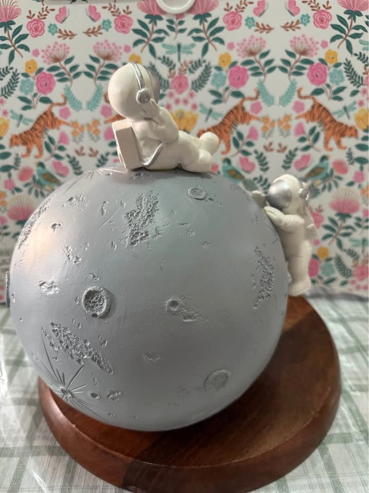 Astronaut Moon Figurine Decor Kleenex Dispenser Cover - photo 4