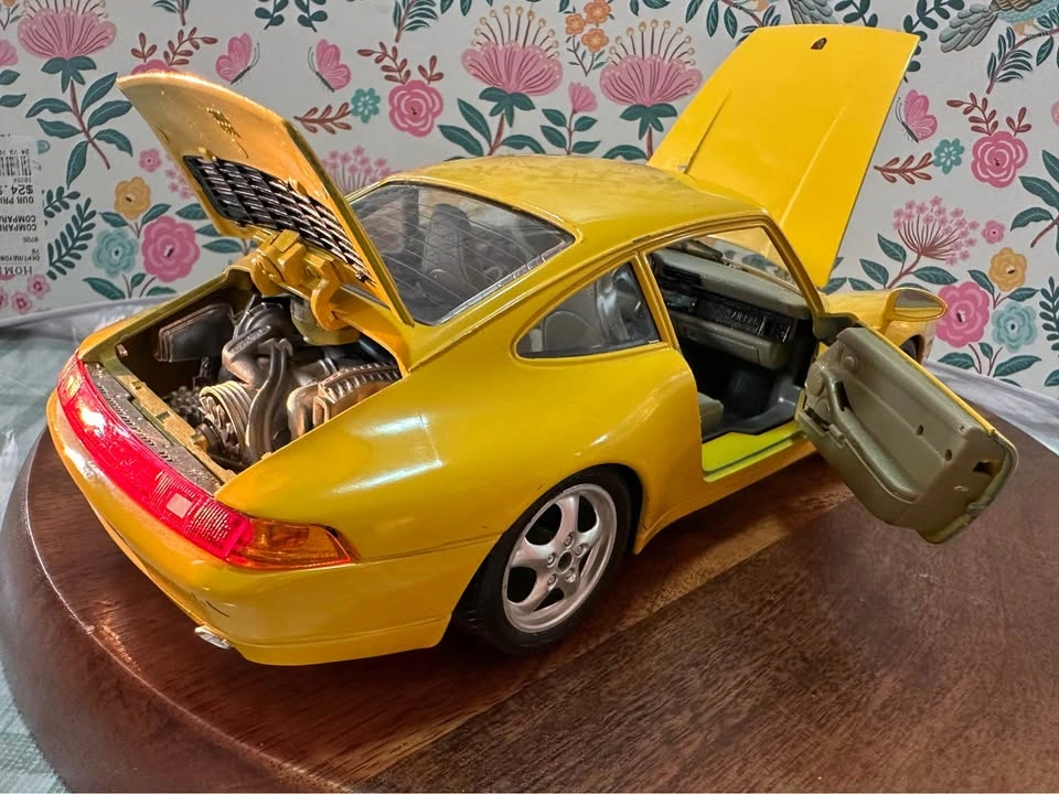 Bburago 1993 Porsche 911 Carrera 1/18 Scale Model Car - photo 5
