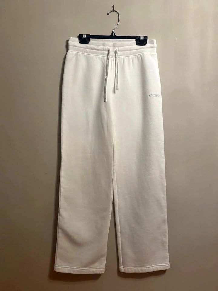 Aritzia White Straight Leg SWEATFLEECE Perfect Fit Pants - Size