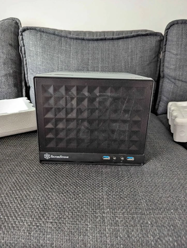 SilverStone SUGO SG13Q Mini-ITX Computer Case Black