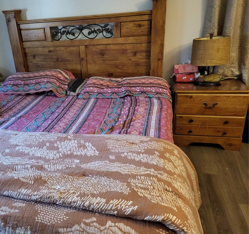 Queen Solid Wood Bedroom Set