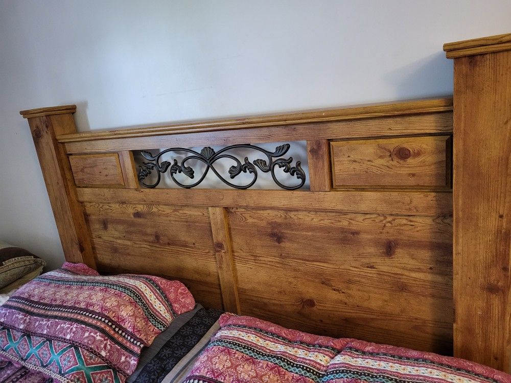 Queen Solid Wood Bedroom Set - photo 3