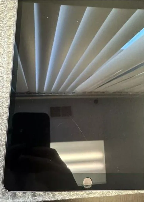 Apple iPad Air 3rd 10.5 in GRAY 64GB image indicator(2)