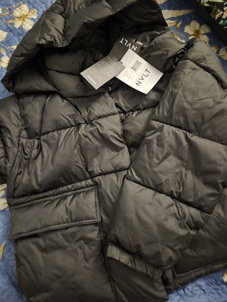 Brand New Macy's NVLT PUFFER JACKET LARGE SIZE