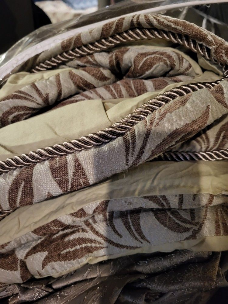 King Comforter Set - photo 2