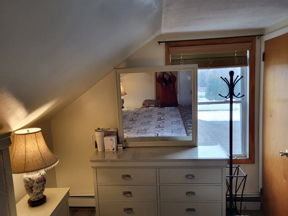 King Bedroom Set With FREE LAMPS image indicator(4)