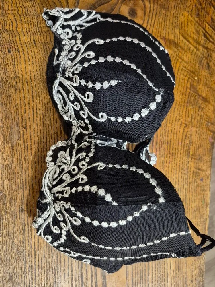 Avon Uk Brand 36B Panty & Bra Set Brand New image indicator(2)