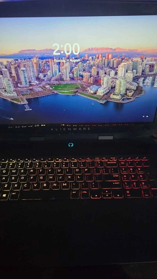Alienware laptop and razor mouse - photo 3