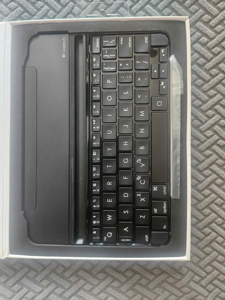 Logitech ultra thin clip on keyboard - photo 4