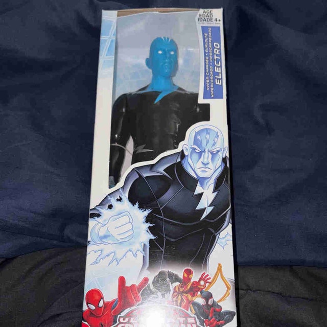 Electro Titan Hero Series Figure (SEALED/MINT) - photo 2