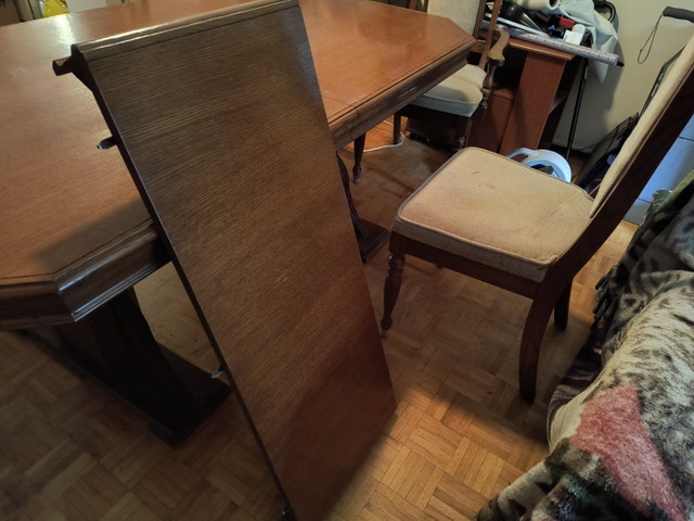 Dining Room Table (Solid Wood) and 4 chairs - photo 4