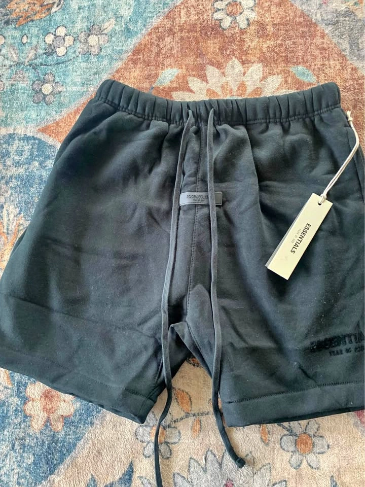 Brand New Fear of God Essentials Shorts Medium - Black