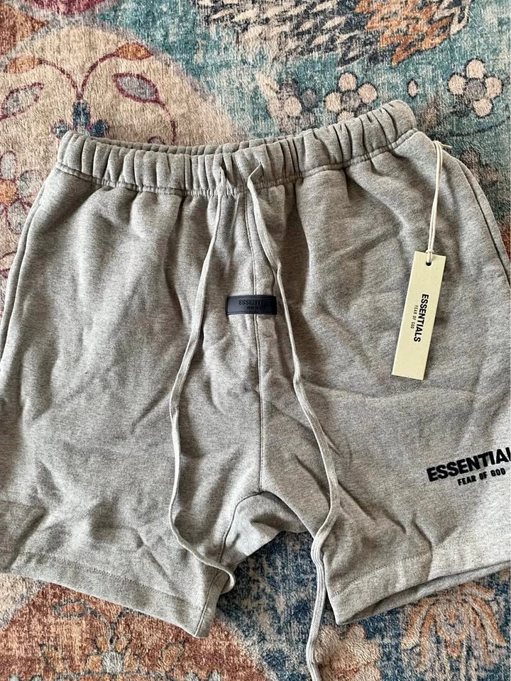 Brand New Fear of God Essentials Shorts Medium - Dark Oatmeal