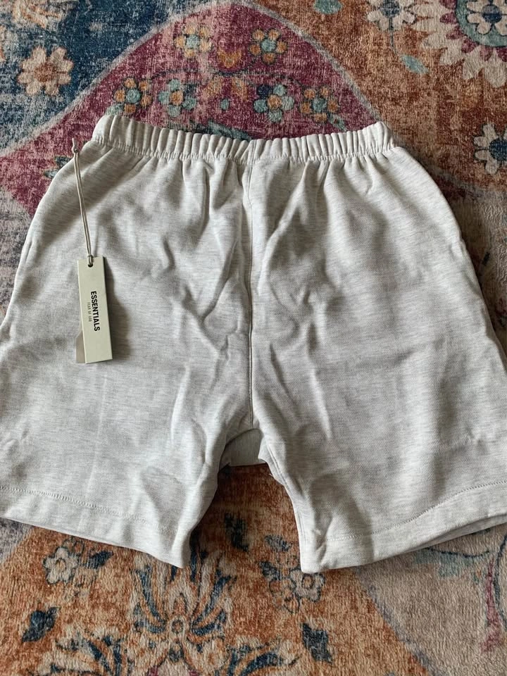Brand New Fear of God Essentials Shorts Medium - Light Oatmeal - photo 3