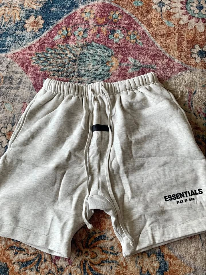 Brand New Fear of God Essentials Shorts – Medium