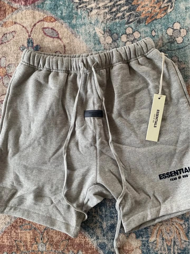 Brand New Fear of God Essentials Shorts – Medium - photo 2