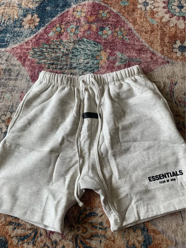 Brand New Fear of God Essentials Shorts – Medium