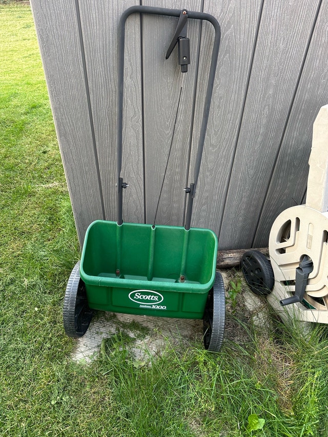 Scotts AccuGreen 1000 Drop Spreader