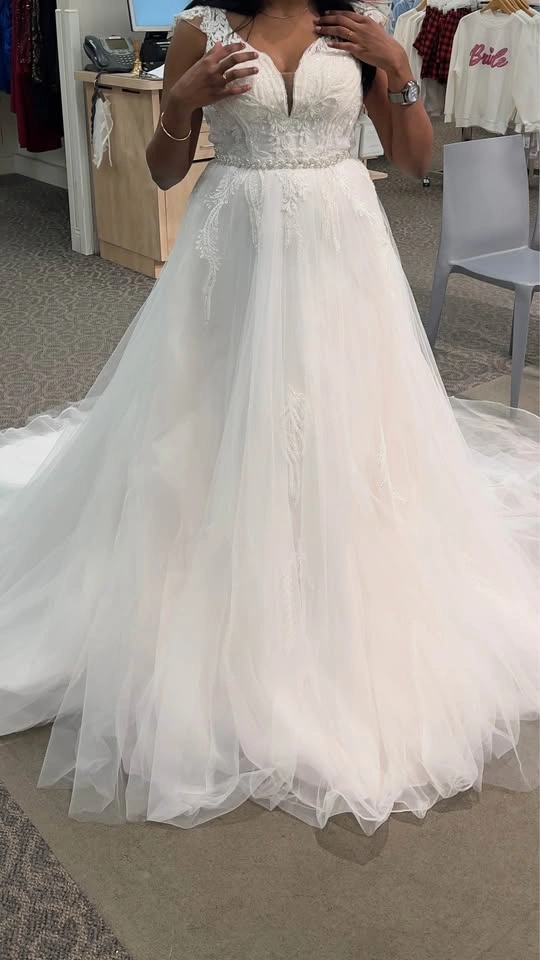 White Lace and Tulle A-Line Wedding Dress - David’s Bridal - photo 3