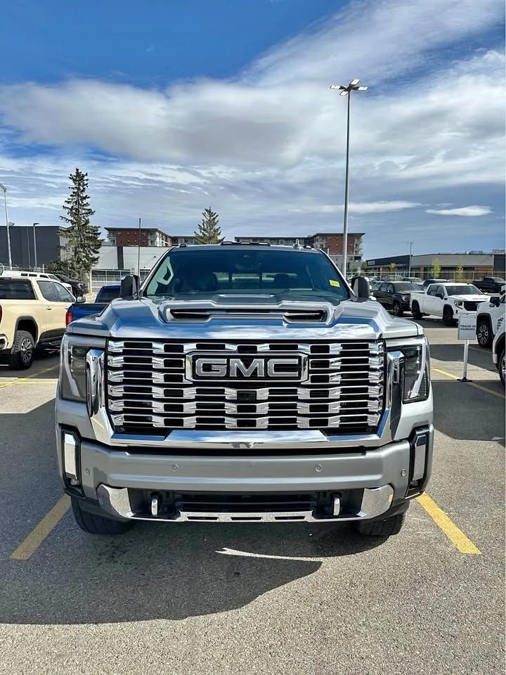 2024 GMC Sierra 3500HD Denali thumbnail