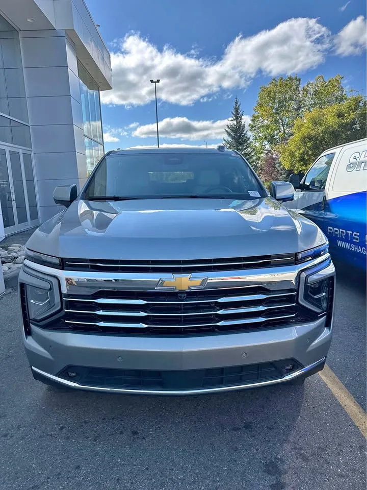2025 Chevrolet Suburban LT- 8 seater thumbnail