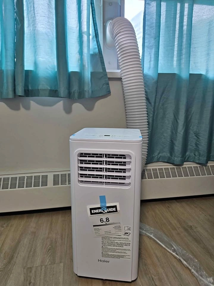 Haier Portable Air Conditioner (8,000 BTU / 5,300 SACC) - Like N