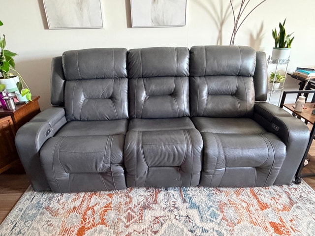 BEAUTIFUL COMPLETE LIVING ROOM SET