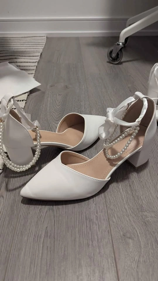 Various wedding accessories for sale (shoes, hair pins, veils) - photo 2