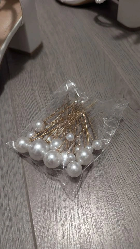Various wedding accessories for sale (shoes, hair pins, veils) - photo 3
