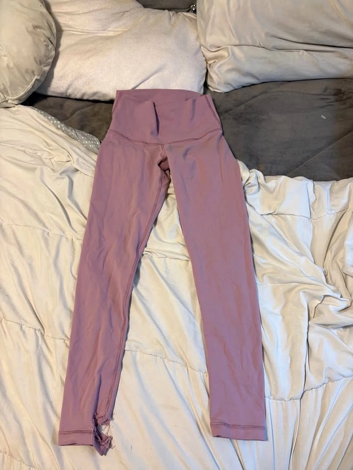 Aritzia TNA rose leggings