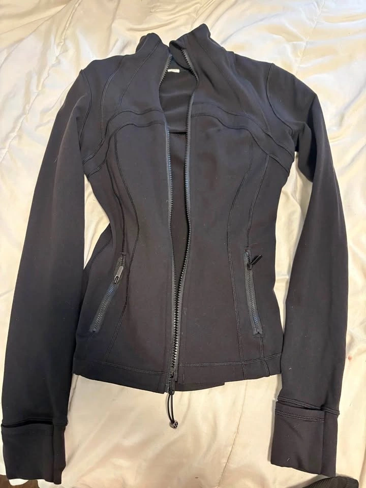 Lululemon Black Zip-Up Jacket – Size 2
