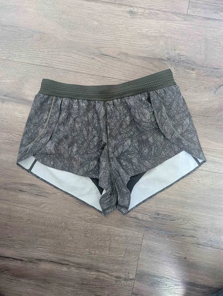 Lululemon women's running shorts size 6