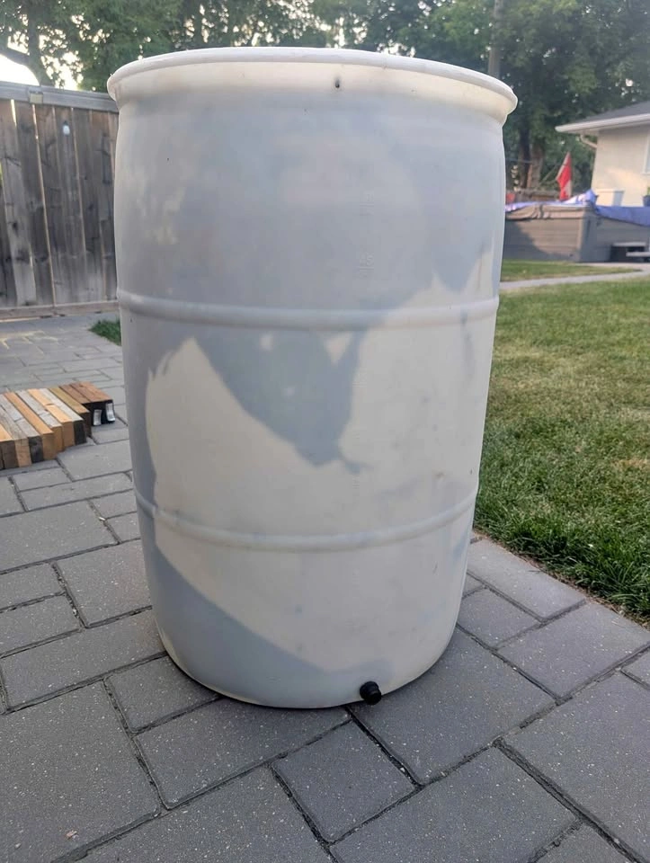Rain barrel sealed lid with diverter and accessories