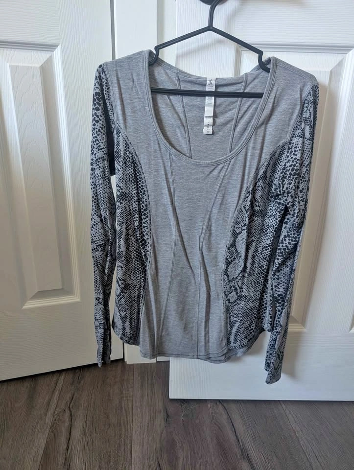Lululemon long sleeve top size 8