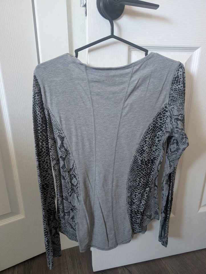 Lululemon long sleeve top size 8 - photo 2