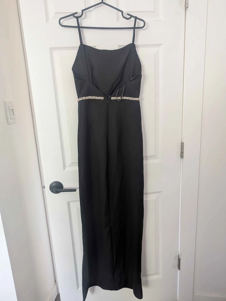 Gorgeous black gown with slit and low back - photo 2