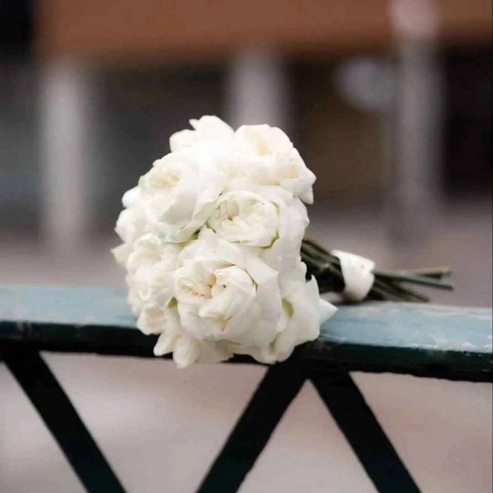 Fresh flower Wedding Bouquet and installs - photo 2