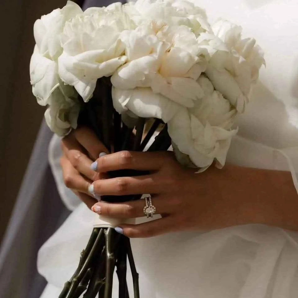 Fresh flower Wedding Bouquet and installs - photo 3