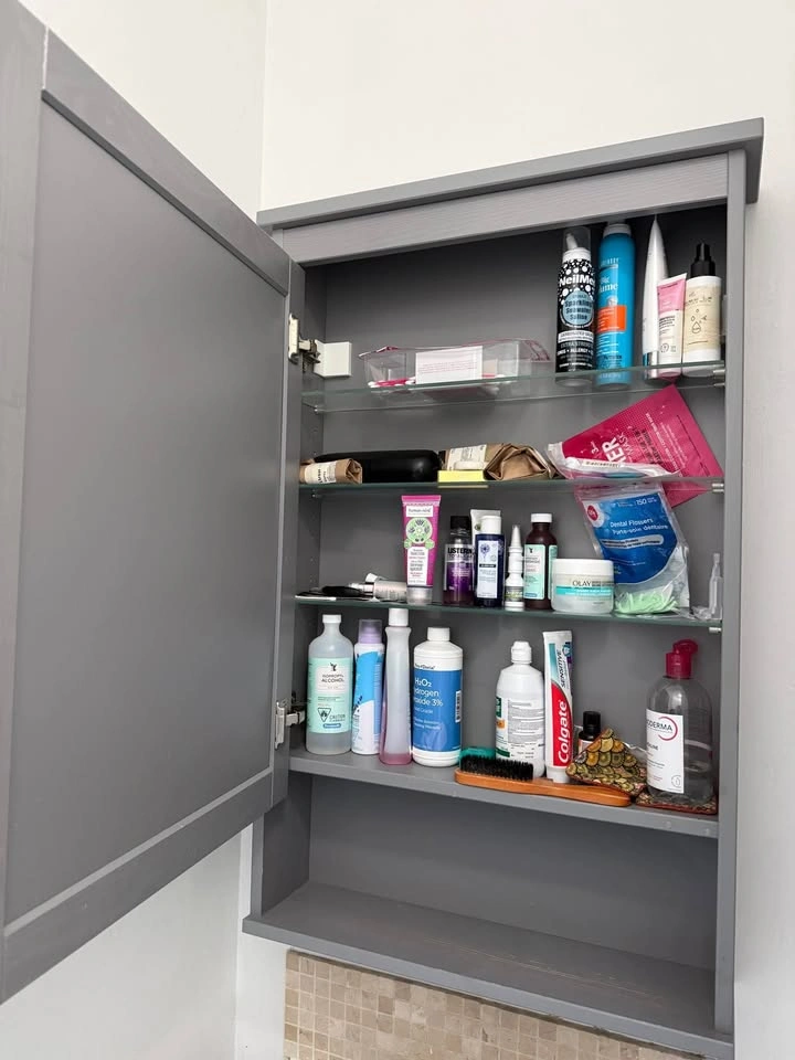 IKEA Grey bathroom cabinet with mirror - photo 3