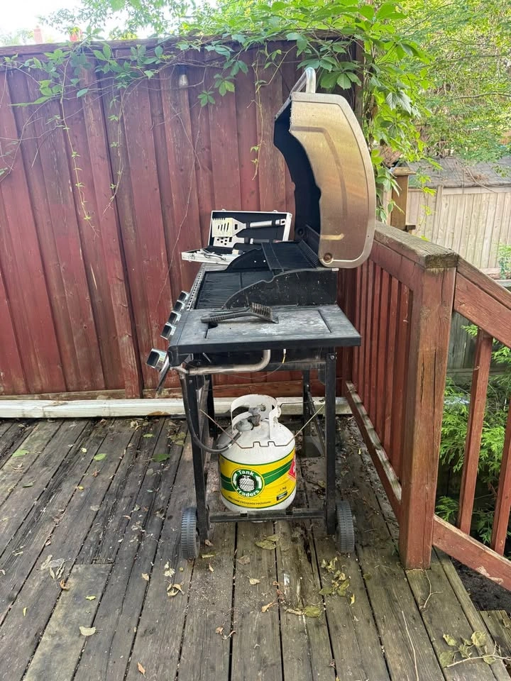 BBQ – 4 Burner Propane Gas Grill + Accessories - photo 2