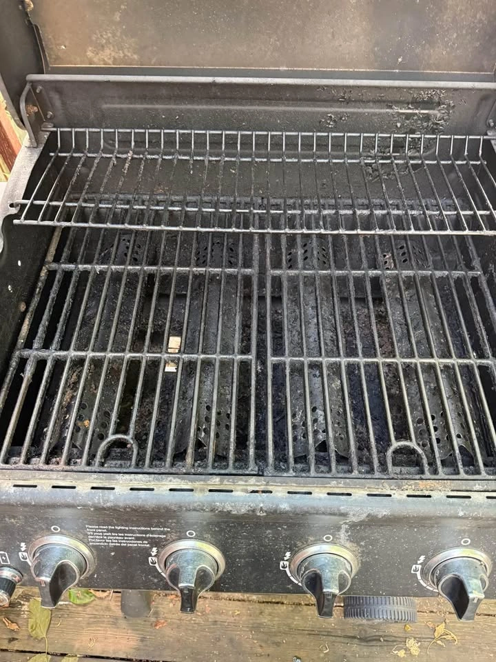 BBQ – 4 Burner Propane Gas Grill + Accessories - photo 4
