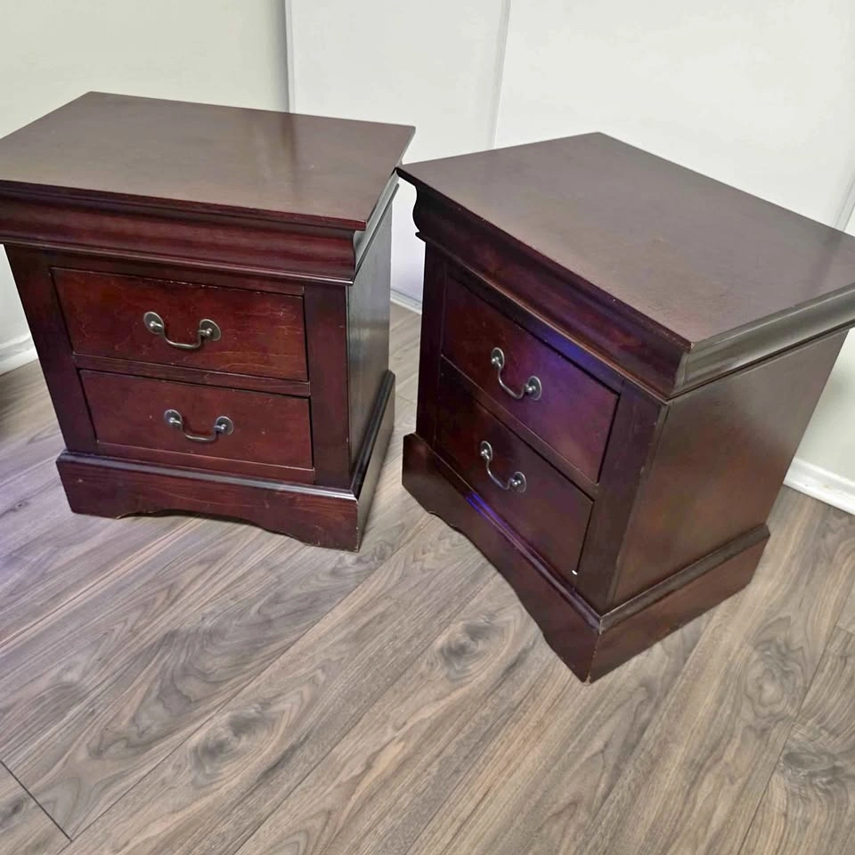 Two dark brown nightstands (54.5cm x 61cm x 39.5cm)