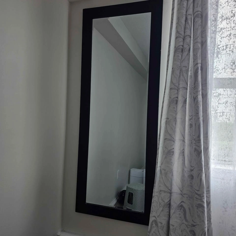 Large mirror with brown frame. Dimensions 167cm x 65cm. - photo 2