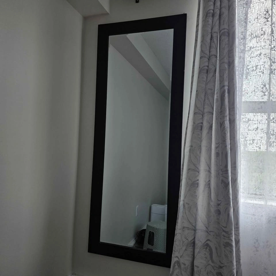Large mirror with brown frame. Dimensions 167cm x 65cm. - photo 3