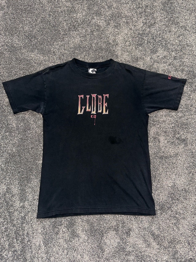 Globe skateboarder T-shirt size M