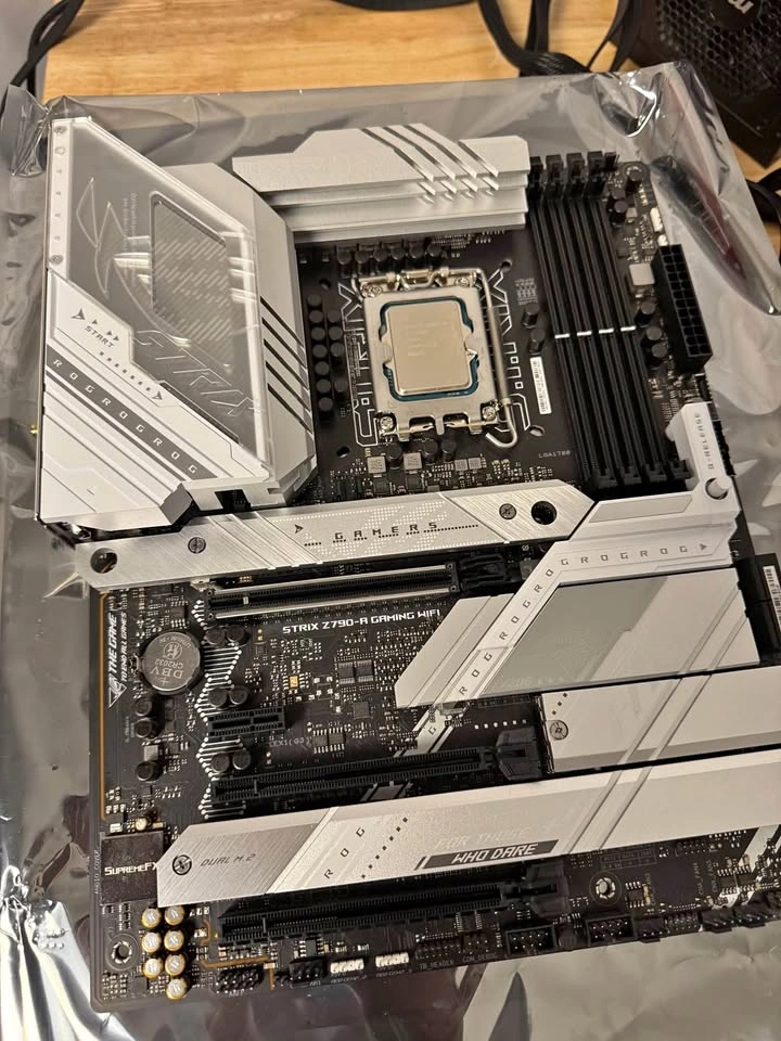 i9-13900K CPU + Z790-A Asus ROG Strix White Motherboard