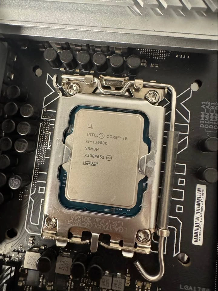 i9-13900K CPU + Z790-A Asus ROG Strix White Motherboard - photo 2