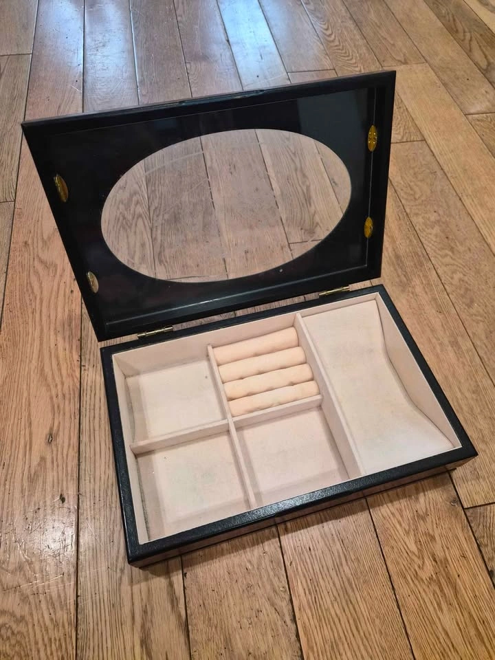 Wooden Jewelry Box with Playing Card Detail - photo 4