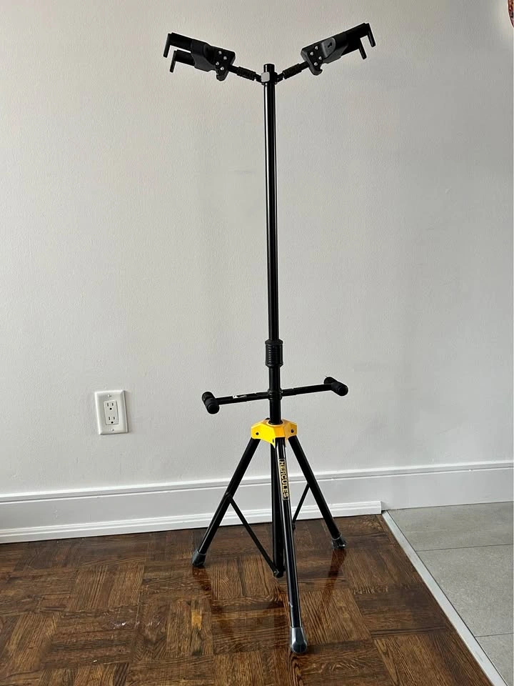 Hercules guitar stand