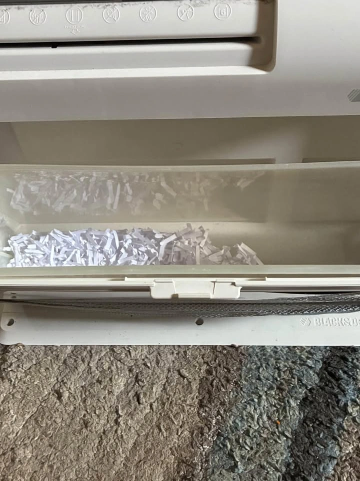 Black&Decker Shredder and messaging board - photo 5